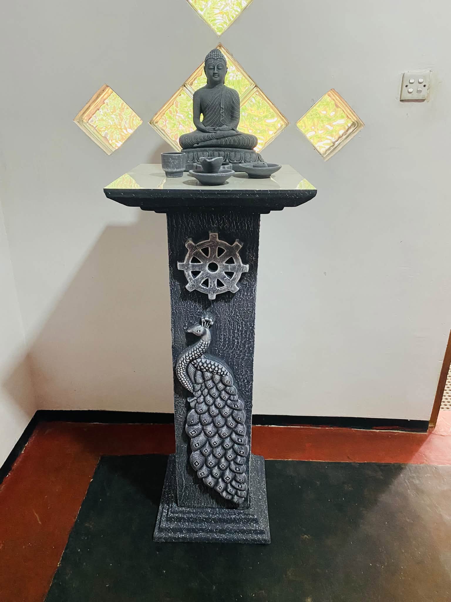 රු. 10,000 ට බුදුපිලිම වහන්සේ මල් පහන් කට්ටලය ඇතුළු සම්පූර්ණ පහන්කනුවක්