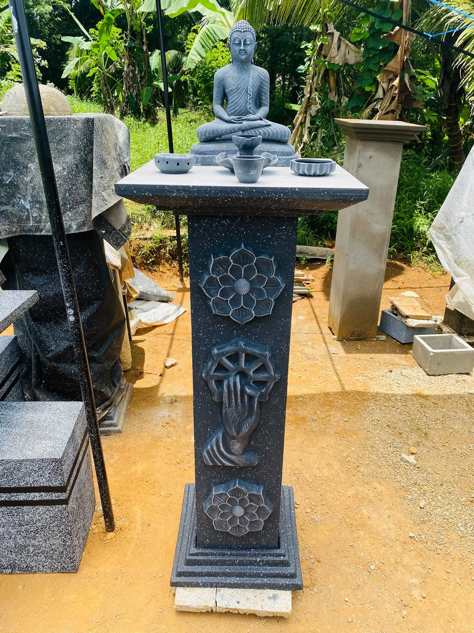 රු. 10,000 ට බුදුපිලිම වහන්සේ මල් පහන් කට්ටලය ඇතුළු සම්පූර්ණ පහන්කනුවක්