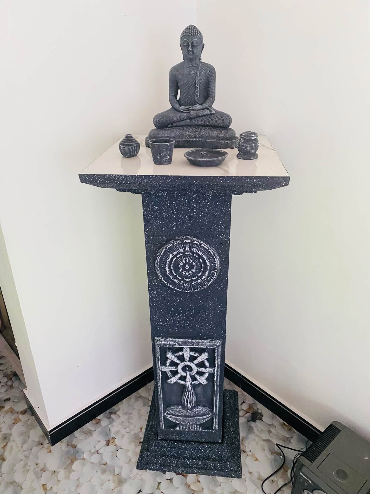 රු. 10,000 ට බුදුපිලිම වහන්සේ මල් පහන් කට්ටලය ඇතුළු සම්පූර්ණ පහන්කනුවක්