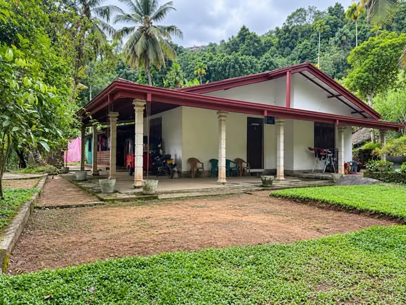 කෑගල්ල නගරයට ආසන්නව අගනා නිස්කලංක ඉඩමක් විකිණීමට!