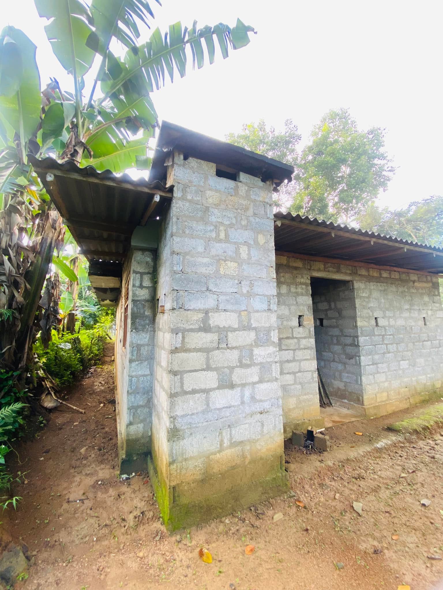 අඩක් නිම කළ නිවසක් ඉක්මනින් විකිණීමට ඇත!